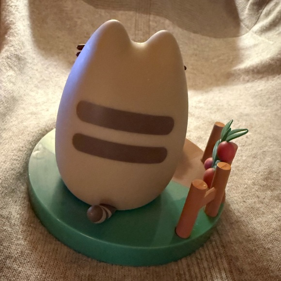 Pusheen Gardener - Picture 2 of 3